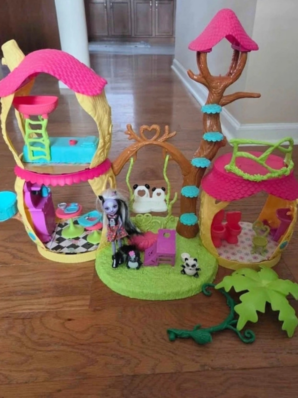 Mattel Enchantimals Playhouse Set / Tree House Pink & Green